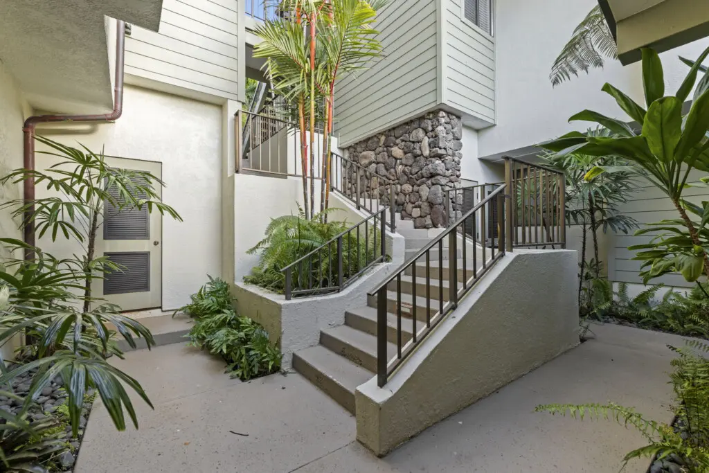 52 web or mls 20241231 PAC18157 HDR